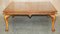 Tavolino da caffè lungo in radica di noce con gambe cabriolet nello stile di Thomas Chippendale, Immagine 1