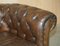 Butaca Chesterfield Club vintage de cuero marrón teñido a mano de nogal, años 50, Imagen 5