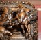 Antike italienische Box mit stark geschnitzten Hengstpferden, 1840er 11