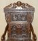 Butaca trono inglesa antigua tallada, 1662, Imagen 3