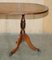Tavolino da caffè ovale vintage in pelle marrone anticata e tinta a mano con rotelle Lion, Immagine 13