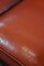 Rotes Chesterfield-Sofa mit Rindern 13