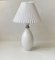 Lámpara de mesa Cocoon de vidrio blanco de Peter Svarrer de Holmegaard, Imagen 1