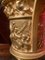 Jarrones Luis XVI Ormolu franceses, siglo XVIII, con asas y Putto en relieve sobre bases de mármol belga negro. Juego de 2, Imagen 15