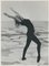 Brigitte Bardot Tanzendes Schwarzweiß-Foto, 1960er 1