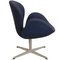 Swan Chair mit blauem Stoffbezug von Arne Jacobsen 2