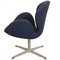 Swan Chair mit blauem Stoffbezug von Arne Jacobsen 5
