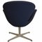 Swan Chair mit blauem Stoffbezug von Arne Jacobsen 4