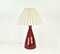 Lámpara de mesa de vidrio rojo atribuida a Jacob Bang para Kastrup Holmegaard, años 60, Imagen 2