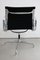 EA108 Sedia Aluchair Hopsack nero nera di Charles & Ray Eames per Vitra, Immagine 3