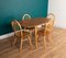 Mesa de comedor modelo 383 en rubio y sillas de comedor de cocina modelo 370 Windsor de Lucian Ercolani. Juego de 5, Imagen 1