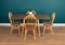 Mesa de comedor modelo 383 en rubio y sillas de comedor de cocina modelo 370 Windsor de Lucian Ercolani. Juego de 5, Imagen 2
