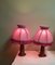 Lampade da comodino con base in noce tornita e paralumi in tessuto rosa, inizio XX secolo, set di 2, Immagine 4