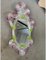 Specchio veneziano ovale intagliato a mano con motivo floreale verde e rosa di Simoeng, Immagine 6