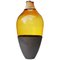 Vaso scolpito in vetro soffiato color ambra e ceramica di Pia Wüstenberg, Immagine 1