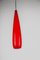 Lámpara colgante italiana de tubo de vidrio opalino rojo atribuida a Pianon para Vistosi, años 60, Imagen 3