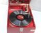Roter tragbarer HMV 101 Plattenspieler mit Kurbel, Großbritannien 4