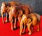 Elefanti in legno intagliato a mano, anni '60, set di 3, Immagine 1