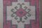 Türkischer Vintage Teppich aus Wolle in Rosa & Braun, 1960er 10