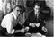 The Krays at Home, stampa a pigmenti d'archivio in cornice nera, Immagine 1