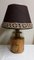 Vintage Tischlampe mit rundem Fuß aus Eibenholz mit Messinghalterung und braunem Stoffschirm mit farbigem Rand, 1970er 1