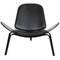 Silla Shell vintage de cuero negro de Hans Wegner, años 2000, Imagen 1