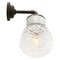 Lámpara de pared industrial vintage de vidrio claro, latón y porcelana blanca, Imagen 6