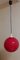 Deckenlampe mit kugelförmigem rotem Glasschirm, 1970er 1