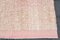 Kelim Teppich mit Pompon Shades of Pink & Beigefarbenem Gestell, 1960er 10