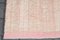 Kelim Teppich mit Pompon Shades of Pink & Beigefarbenem Gestell, 1960er 8