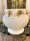 Jarrones de cerámica lacada en blanco con decoraciones doradas, Italia, años 70. Juego de 2, Imagen 6