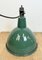 Industrielle Fabriklampe aus grüner Emaille mit Gusseisenplatte, 1960er 11