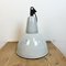 Industrielle graue Emaille Fabriklampe mit gusseiserner Tischplatte, 1960er 12