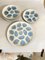 2 platos de ostras grandes y 6 platos de cerámica azul y blanco atribuidos a Elchinger, Francia, años 60. Juego de 8, Imagen 13