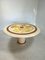 Tavolo da pranzo rotondo in travertino con intarsio in marmo giallo e ottone, Immagine 1