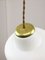Lámpara colgante italiana Mid-Century pequeña de latón y opalino, Imagen 3