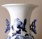 Chinesische Balustervase aus Porzellan mit kobaltblauem Blumendekor, 1888 8