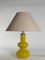 Lámpara de mesa Mid-Century moderna de vidrio en amarillo brillante de Orrefors, años 60, Imagen 4