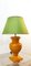 Goldgelbe Tischlampe aus Keramik mit grünem Lampenschirm 1