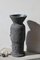 Schwarze Vase aus Sandstein von Moïo Studio 5