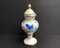 Jarrón vintage de porcelana en miniatura con tapa, Francia, años 60, Imagen 1