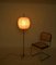 Lámpara de pie Cocoon Mid-Century en beige de latón y metal de Hille, años 60, Imagen 13