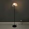Moderne Italienische Stehlampe in Lampenform aus Mattglas & Schwarzem Metall, 1980er 2