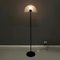 Moderne Italienische Stehlampe in Lampenform aus Mattglas & Schwarzem Metall, 1980er 3