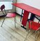Mesa de comedor y sillas Mid-Century de formica roja, años 50. Juego de 3, Imagen 19
