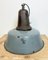 Große industrielle Fabriklampe aus grauer Emaille mit Gusseisenplatte, 1960er 13