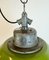 Lámpara colgante industrial de hierro fundido y esmalte verde, años 60, Imagen 3