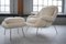 Chaise et Ottomane Womb en Tissu Blanc Fluffy par Eero Saarinen, 1948, Set de 2 1