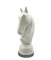 Escultura de caballo de ajedrez de resina blanca, Italia, años 70, Imagen 4
