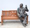 Banc avec Statue en Bronze de Winston Churchill 9